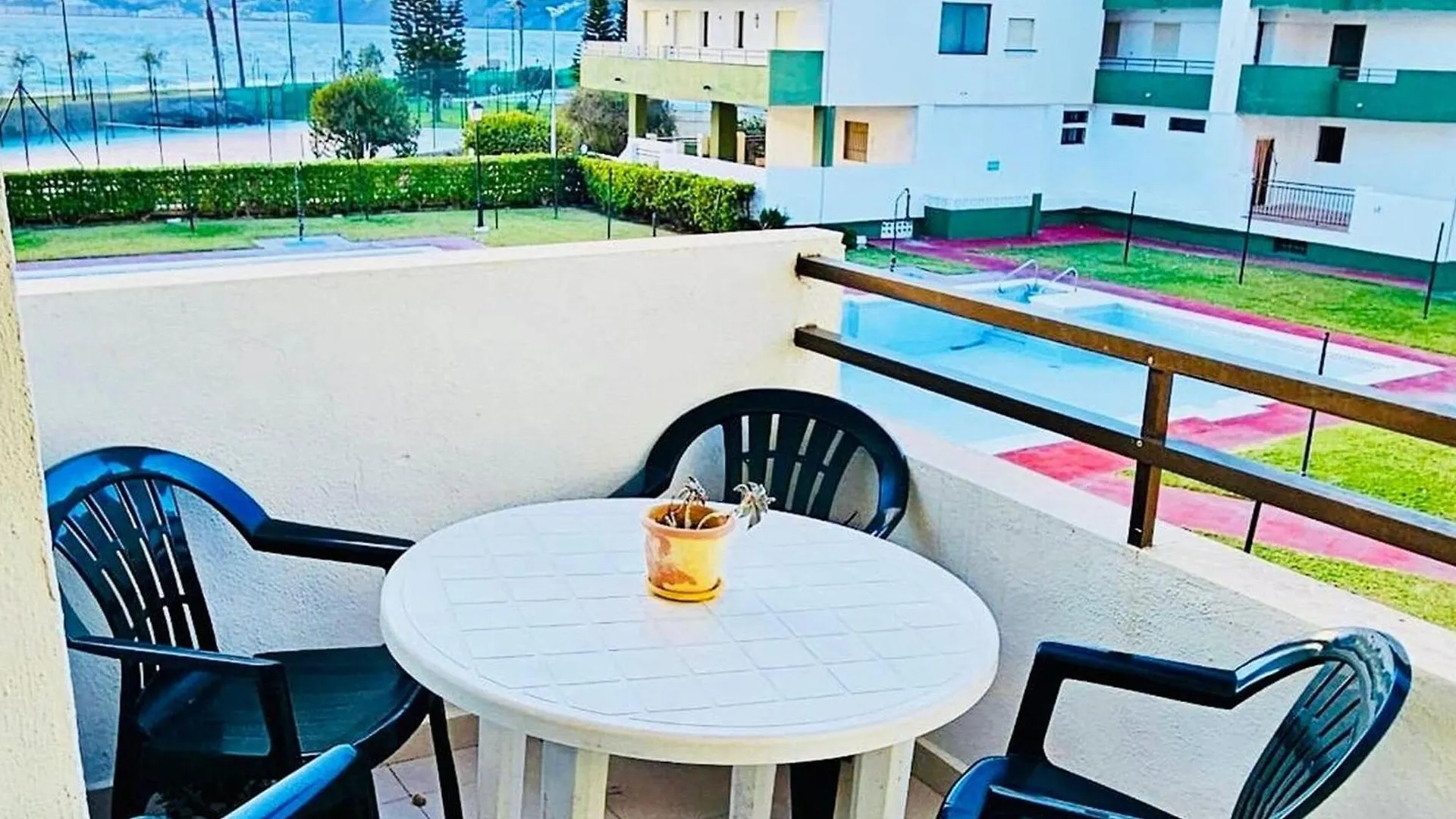 Holiday Apartment On The Beach With Pool Salobreña
